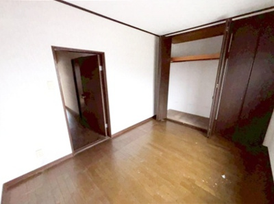 【洋室】 | 尼崎市杭瀬寺島1丁目　中古戸建 | 全居室2面彩光・収納付