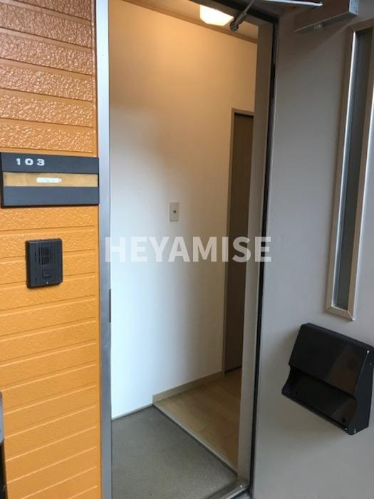 インター池田B棟の玄関