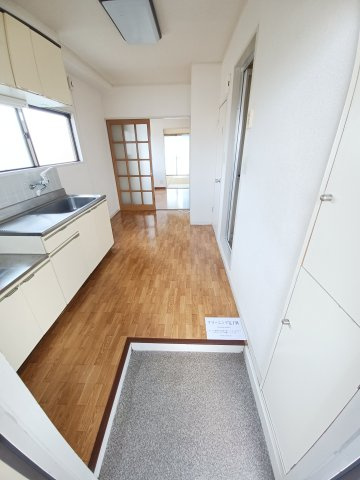 ローラ中央の内装|別部屋参考用写真