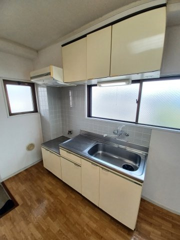 ローラ中央のキッチン|別部屋参考用写真