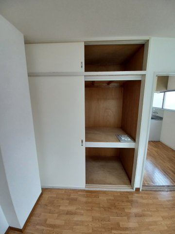 ローラ中央の収納|別部屋参考用写真