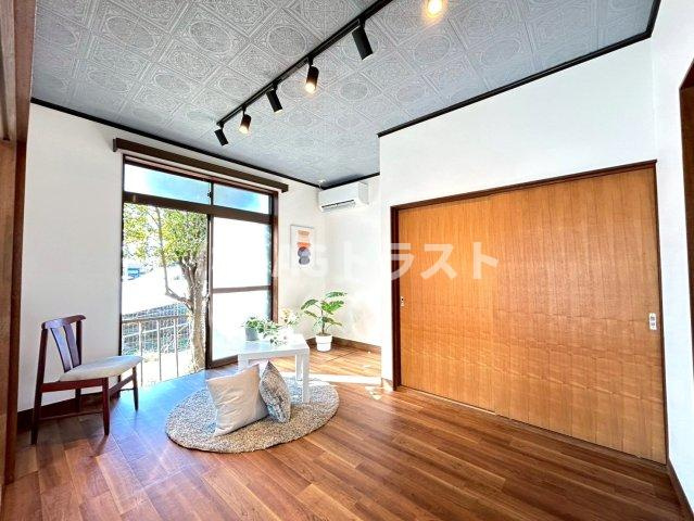 【居間・リビング】 | もみじと夕陽のテラス