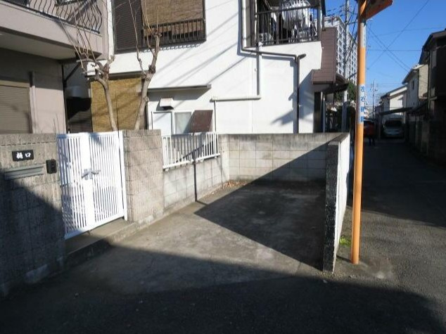 本宿町４丁⽬貸家の駐車場