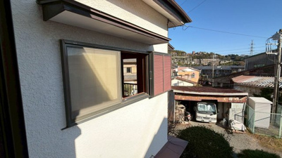 【展望】 | 【湯河原町鍛冶屋】吹抜けがもたらす明るく開放的な室内 | 観光地の喧騒から離れ、静かに時が流れる環境です。