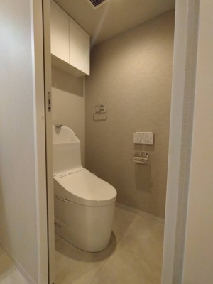 【トイレ】 | エクレール大倉山 | 手洗い一体型の多機能シャワートイレを採用。お掃除がしやすく、日々のメンテナンスも快適です。