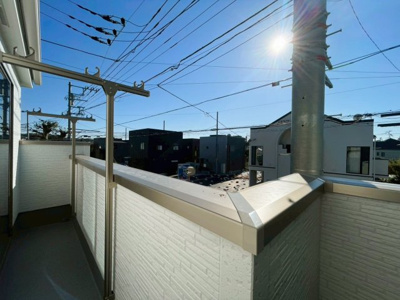 【バルコニー】 | 大磯町東小磯 2号棟 | 朝の澄んだ空気や、夕方に吹く清々しい風を五感で感じられるバルコニーです♪住まいの中でも本当の自然を感