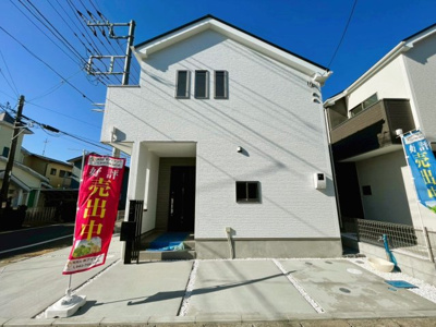 【外観】 | 大磯町東小磯 2号棟 | 前面道路が広く、車の出し入れがしやすいカースペースです☆通勤や家族の送迎など、毎日の生活にマイカーが