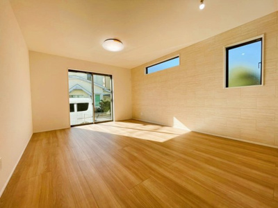 【居間・リビング】 | 大磯町東小磯 2号棟 | 開放感とデザインの共存、我が家の室内を華やかに演出してくれる見事な空間です。時には家族の笑い声がこだ