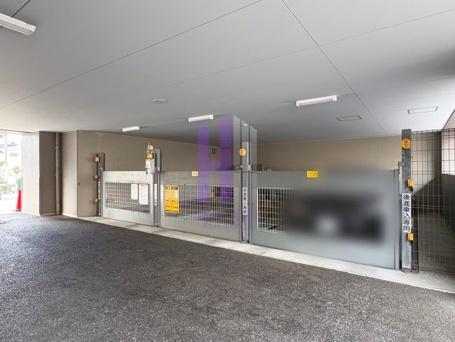 ユニハイム駒川中野レジデンスの駐車場