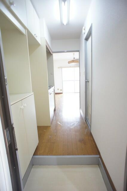 ブロードフラットの玄関