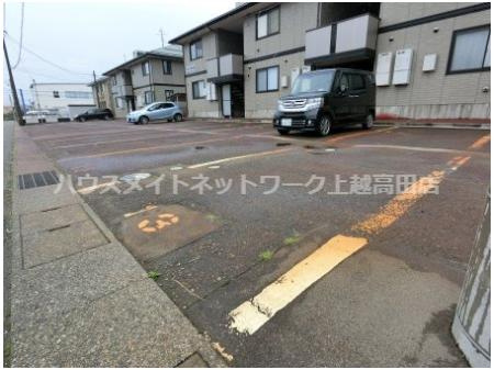 シャンド・フルール Ａの駐車場|消雪付駐車場