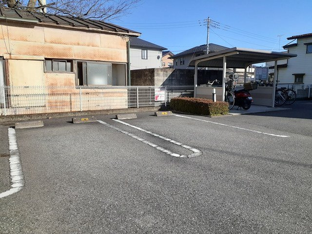 カーサ・アルドーレＢの駐車場