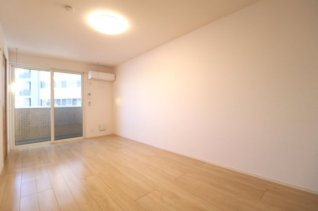 シャインピークス大和 Ｂの居間・リビング|洋室