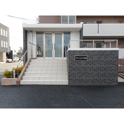 【エントランス】 | グランコムサ寺崎