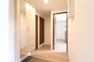 【玄関】 | PREMILIFE須賀 | 305　玄関