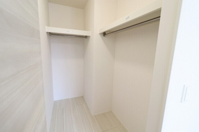 【収納】 | Cherie Maison明野(ｼｪﾘｰ ﾒｿﾞﾝ) | 102　ウォークインクローゼット