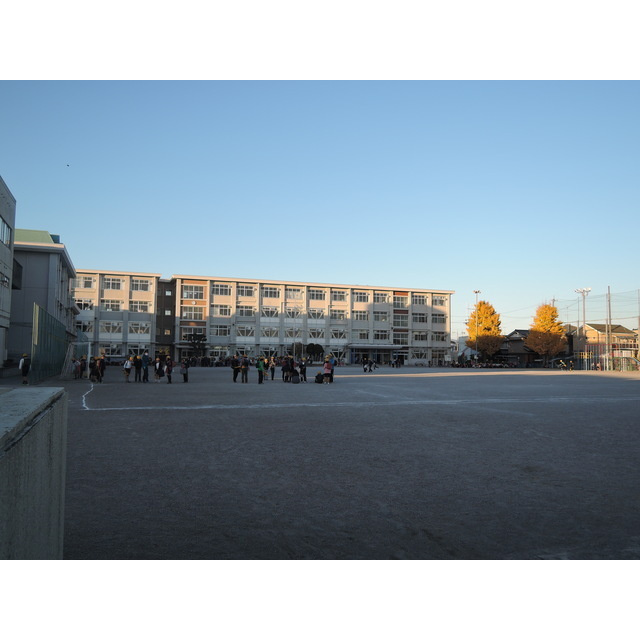 岐購ハイツの周辺|島小学校