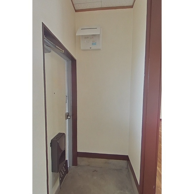 岐購ハイツの玄関