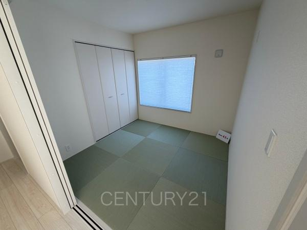 前橋市大利根町第7 2号棟の和室|和室はLDKと続き間で開放感があります。
引き戸で簡単に仕切れますので状況に合わせた使い方ができます。