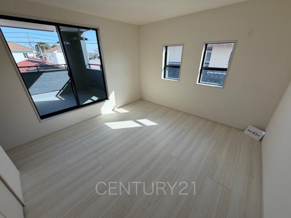 前橋市大利根町第7 2号棟の寝室|２面採光の明るい洋室です。