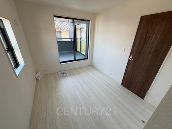 前橋市大利根町第7 2号棟の洋室|２面採光の明るい洋室です。