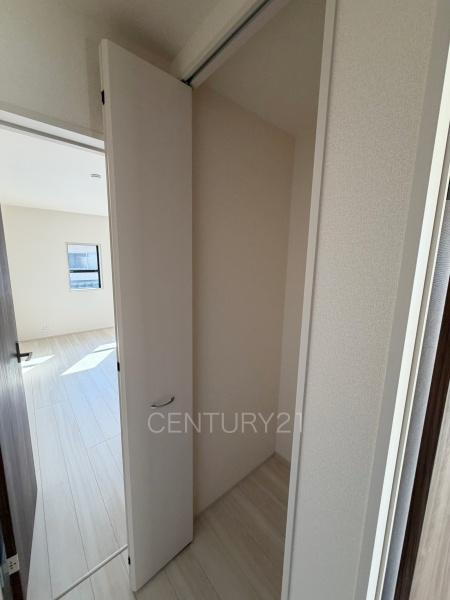 前橋市大利根町第7 2号棟の収納|２階廊下の収納です。