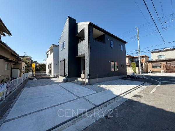 前橋市大利根町第7 2号棟の前面道路含む現地写真|並列駐車可能な駐車場スペースです。