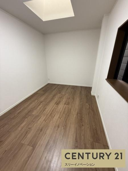 市岡元町２丁目中古戸建の洋室