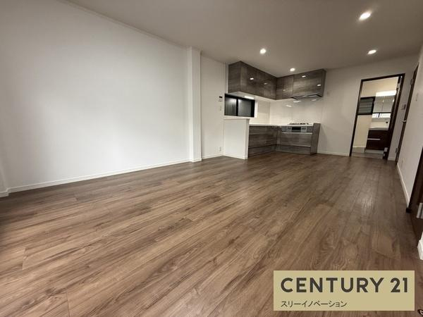 市岡元町２丁目中古戸建の居間・リビング