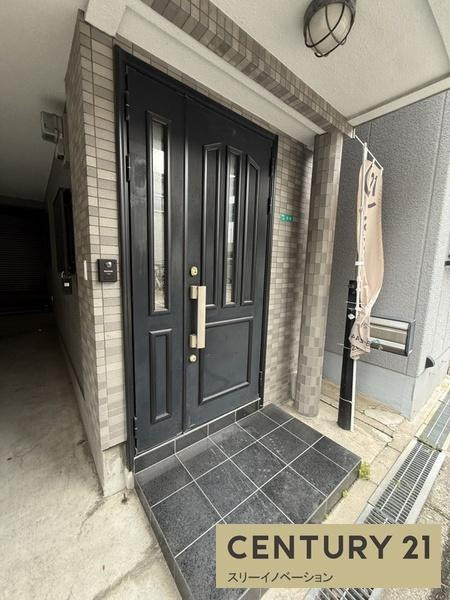 市岡元町２丁目中古戸建の玄関