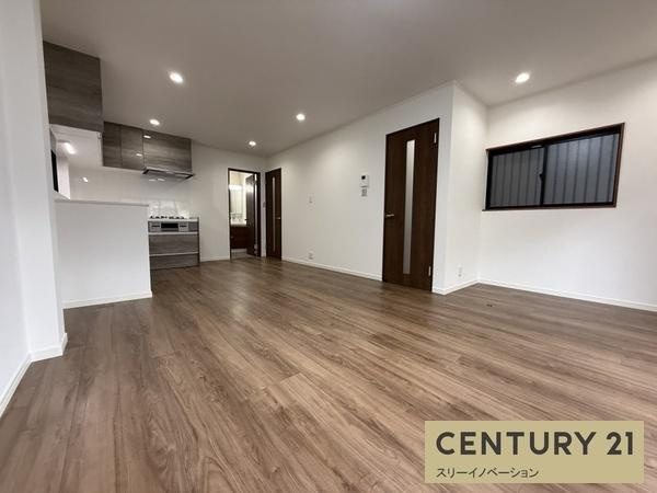 市岡元町２丁目中古戸建の居間・リビング