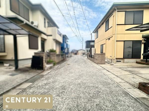 紀の川市桃山町元　中古戸建の前面道路含む現地写真