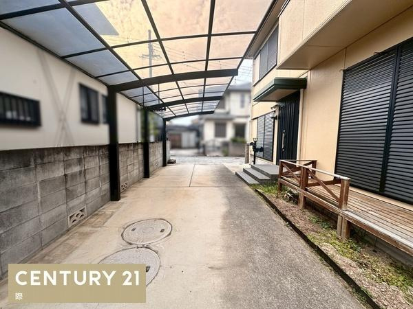 紀の川市桃山町元　中古戸建の駐車場