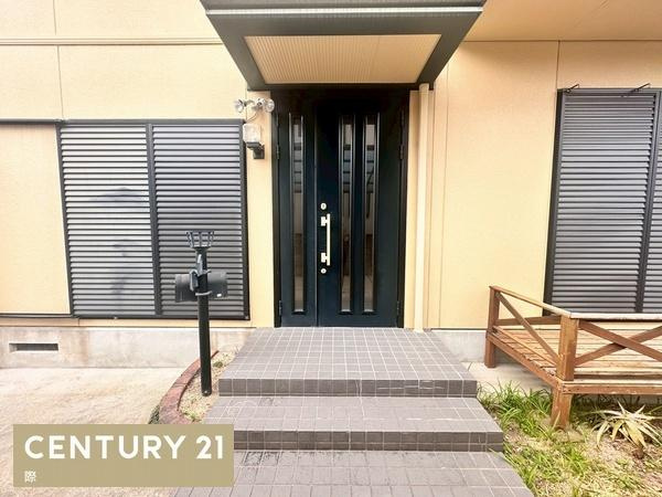 紀の川市桃山町元　中古戸建の玄関