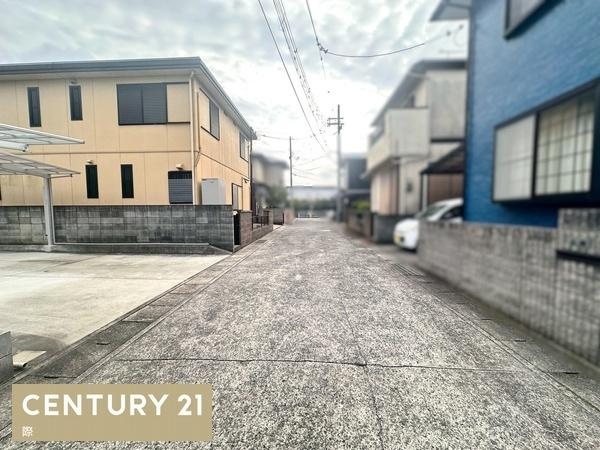 紀の川市桃山町元　中古戸建の前面道路含む現地写真