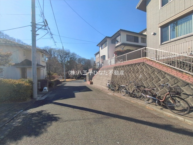 祝成約済み　八王子市　丸山町　中古戸建の前面道路含む現地写真|～仲介手数料無料☆八王子ひなた不動産～八王子市丸山町　中古戸建