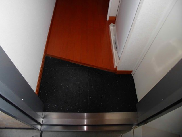 レオパレス昴５５５Ｄの玄関