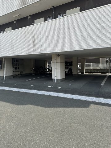カーサフォルトゥーナの駐車場