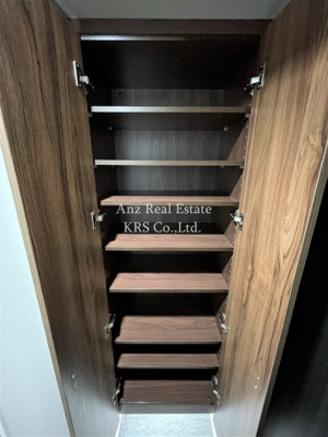 【設備】 | ファーストフィオーレ阿波座アクア | 玄関には収納力のある天井高シューズボックスがあります！