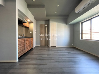 【居間・リビング】 | ファーストフィオーレ阿波座アクア | 7.7帖あるLDK！洗練されたデザインのお部屋です♪