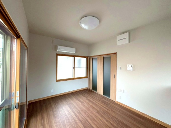 神前リノベーション戸建のその他|フロア、建具は新品。内装クロスは全て貼替済み。LIXILインプラス（内窓）で高断熱化。