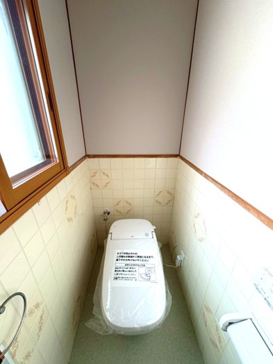 神前リノベーション戸建のトイレ|LIXILトイレサティスG採用