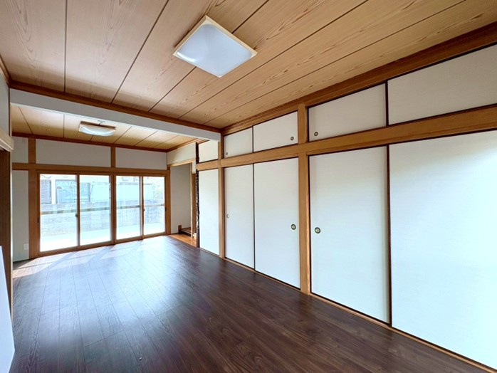 神前リノベーション戸建のその他|和室２室を洋室１室化した14畳の広々洋室。