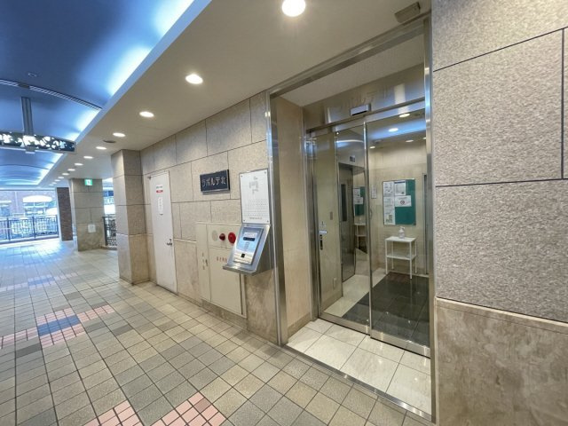 ラポルテ北館のエントランス