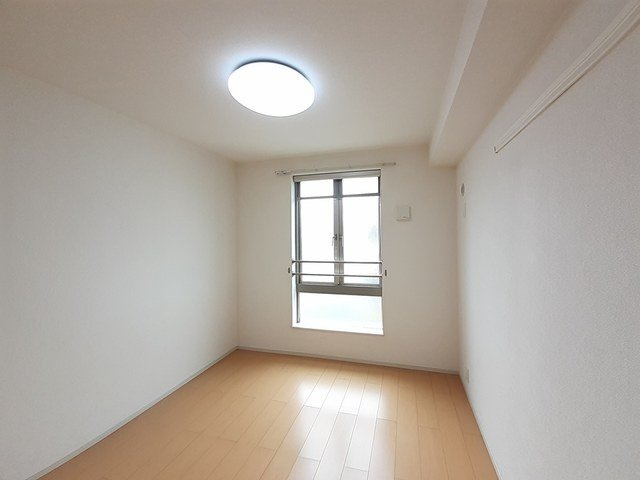 プルメリアＢの居間・リビング