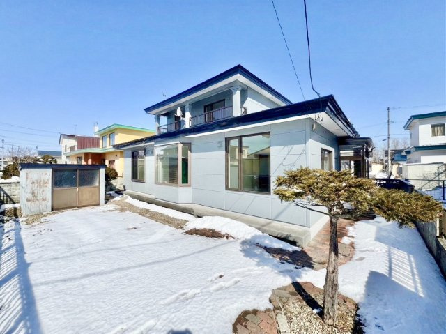 【売主物件】美原5丁目で叶う、水回りもピカピカのリフォーム住宅◎の外観|広々とした庭で趣味も充実、陽だまりを感じる平穏な暮らしを。