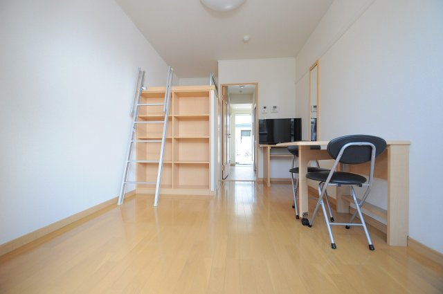 レオパレスＡｒｃａｄｉａ　Ａの居間・リビング|1F