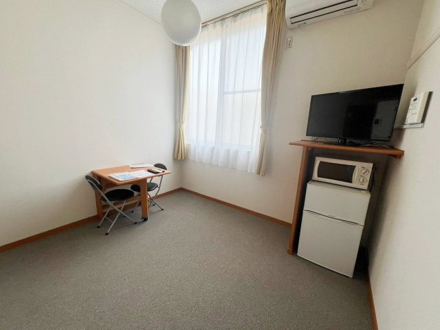 レオパレスＣｈａｍｂｒｅ　Ｎの居間・リビング|リビングです