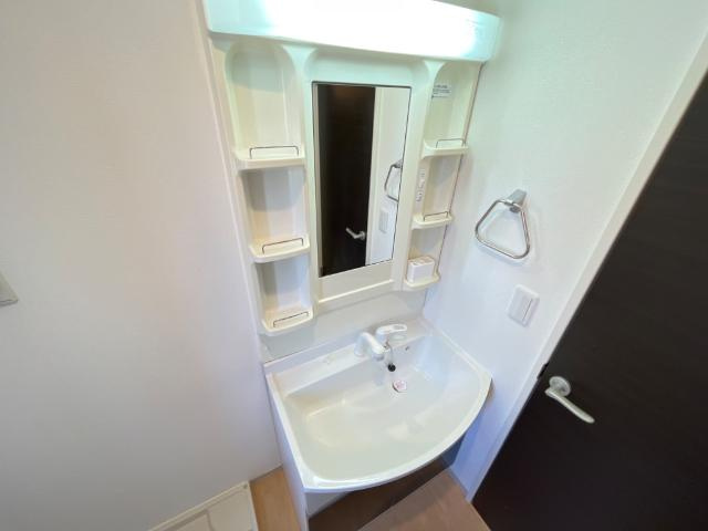 ラ・カーサ・フェリーチェの洗面所|洗髪洗面化粧台