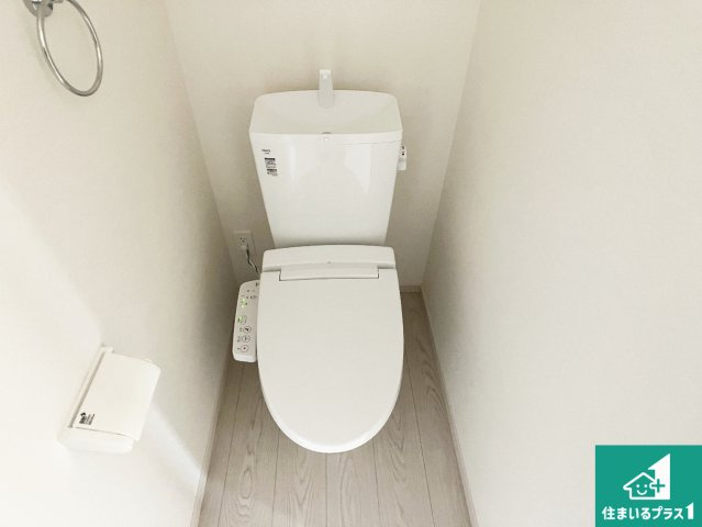 姫路市飾磨区英賀　第2期　新築一戸建てのトイレ|1・2階の2ヶ所にあるので、朝の忙しい時間の順番待ちもなく、深夜の利用にも大変便利です。